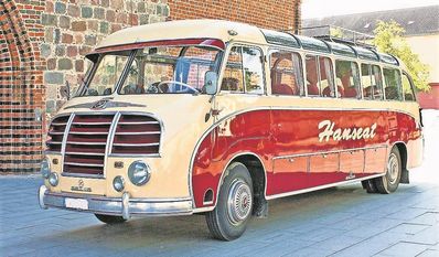 Der alte Bus aus dem Jahr 1953 bietet ein ganz klassisches Fahrerlebnis.
