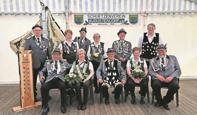 Das amtierende Königshaus um König Ralf Geestmann und Königin  Gabi Otten freut sich auf ein schönes Schützenfest.