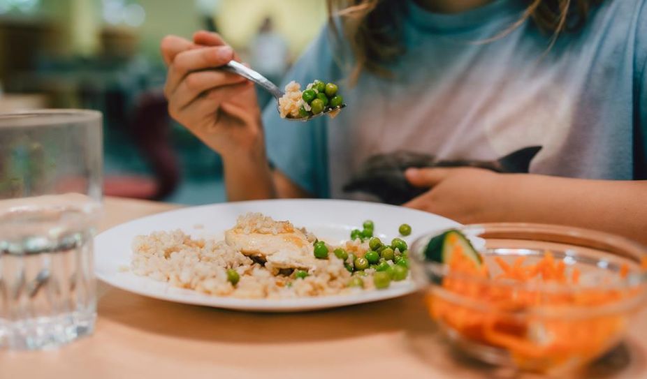 „Eine ausgewogene Ernährung von Kindern und Jugendlichen sollte dem Staat etwas wert sein“, meint NGG-Geschäftsführer Björn Bauer.