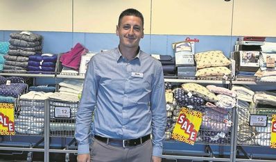 Der neue Marktleiter Kevin Tkotsch freut sich auf die Zusammenarbeit.