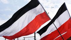 Die Gruppe der „Reichsbürger und Selbstverwalter“ wuchs auf 1.080 Personen, die der Rechtsextremen auf 1.690.