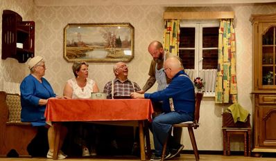 Anni Beck (Ilse Stelljes), Kristina Neumann (Martina Rahlfs), Bernhard Martens (Günter Renken), Berni Martens (Matthias Becker) und Jochen Martens (Rolf Lütjen).