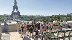 Die Schülerinnen freuten sich über den Tagesausflug nach Paris.