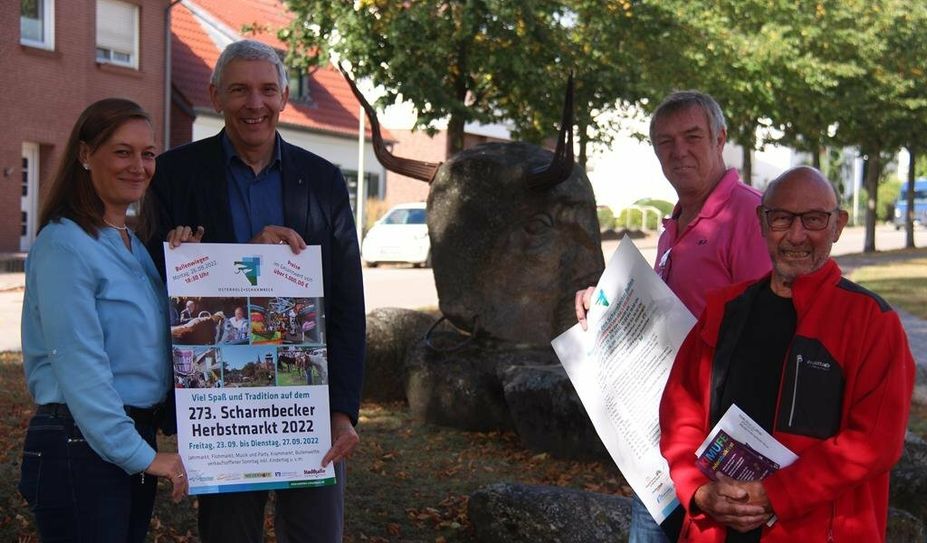Marktmeisterin Tatjana Paciak, Bürgermeister Torsten Rohde, Wolfgang Teichmeier und Georg Mikschl stellten das umfangreiche Programm des 273. Scharmbecker Herbstmarktes vor.
