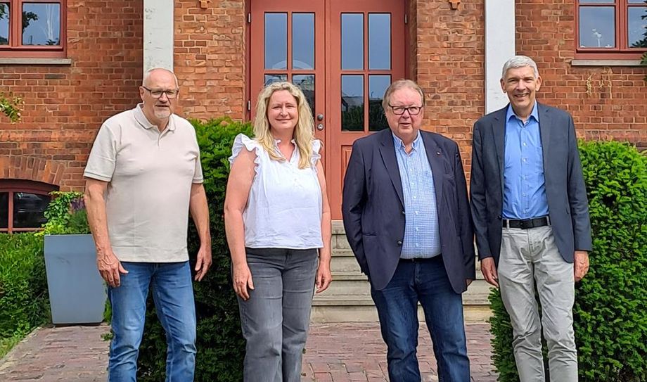 Von links: Thomas Nolte, Imke Ritthaler, Harry Schnakenberg und Bürgermeister Torsten Rohde (von links nach rechts) wünschen sich viele Kandidatinnen und Kandidaten für den neuen Seniorenbeirat.