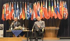 Der Vorsitzende des Verteidigungsausschusses, Thomas Röwekamp (CDU), warnt vor einer langfristigen militärischen Bedrohung Europas durch Russland.