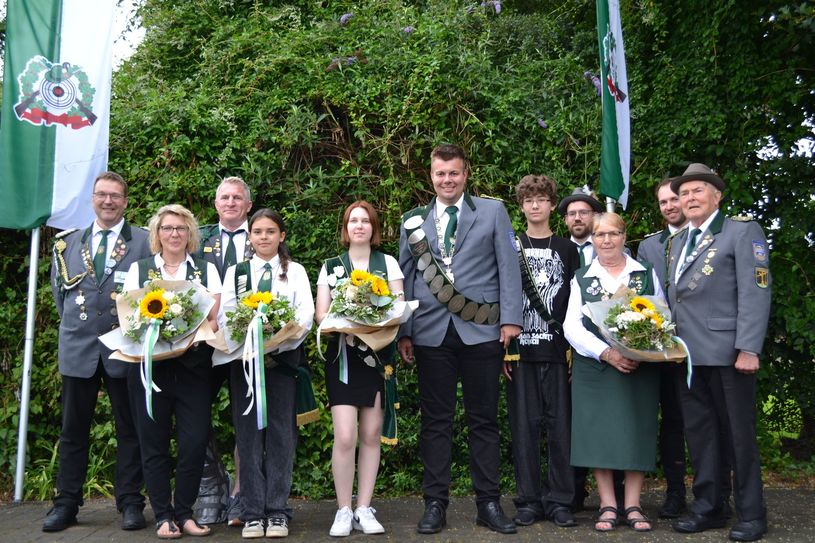 Die noch amtierende Königsfamilie freut sich auf ein fröhliches Schützenfest und ein volles neues Königshaus.