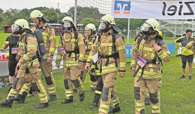 Die Freiwillige Feuerwehr Pennigbüttel startete in voller Montur den Lauf.