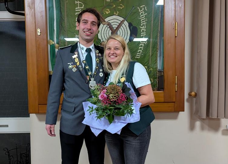 Raphael Eckhoff und Stephanie Heun freuen sich über ihren Sieg.