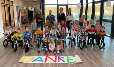 Die Freude bei den Kindern ist riesig. Nun können sie wild durch die Gegend flitzen.