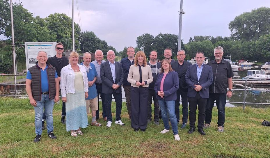 Die 21 Kandidaten der CDU Osterholz. Marie Jordan (Mitte in beige) stellt die Bürgermeisterkandidatin.