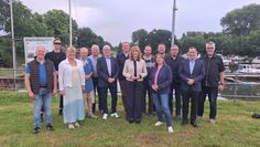 Die 21 Kandidaten der CDU Osterholz. Marie Jordan (Mitte in beige) stellt die Bürgermeisterkandidatin.