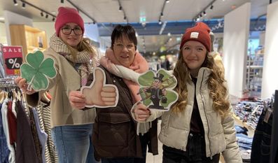 Die Mitarbeiterinnen verteilen jede Menge Glücksgefühle.