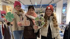 Die Mitarbeiterinnen verteilen jede Menge Glücksgefühle.