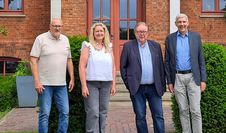 Thomas Nolte, Imke Ritthaler, Harry Schnakenberg und Bürgermeister Torsten Rohde (v. l. ) wünschen sich viele Kandidatinnen und Kandidaten für den neuen Seniorenbeirat.