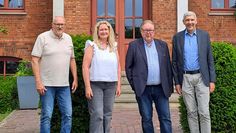 Thomas Nolte, Imke Ritthaler, Harry Schnakenberg und Bürgermeister Torsten Rohde (v. l. ) wünschen sich viele Kandidatinnen und Kandidaten für den neuen Seniorenbeirat.