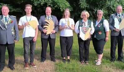 Das Königshaus aus 2023 wird am Samstag eingeholt und darf noch einmal ordentlich feiern, bevor die potenziellen Nachfolger den Königsadler ins Visier nehmen.