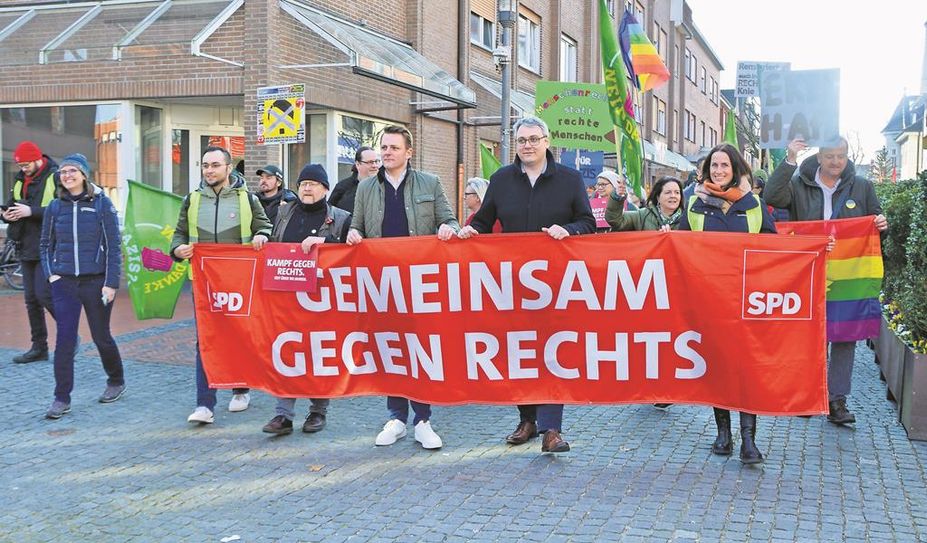 Die Bremervörder:innen Jana Basilon (links in blau), Marco Prietz (Bildmitte) und Sven Kielau (Geestequelle) gingen mit gutem Beispiel ganz vorn voran.