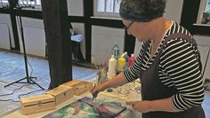 Die Künstlerin Andrea Christiane Spring aus Worpswede nimmt am Sommeratelier teil. Foto: limo