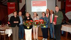 Mehrere Mitglieder wurden bei der Jubiläumsfeier für ihr Engagement in der Partei geehrt.
