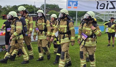 Die Pennigbütteler Freiwillige Feuerwehr startete beim „Mo(o)rgenlauf“ unter Atemschutzgeräten.