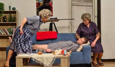 Die beiden Hauptdarstellerinnen Claudia Lühmann und Erika Wellbrock wurden ihren Rollen gerecht.