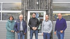 Christoph Frauenpreiß (Mitte) zu Gast bei der Tischlerei Ordemann in Beverstedt.
