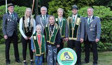 Das Kuhstedter Königshaus lädt zum Wettkampf und bietet musikalische Höhepunkte, feierliche Zeremonien und geselliges Miteinander.