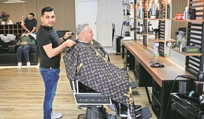 Juan Alo und sein Team beraten ihre Kundinnen und Kunden kompetent und individuell.