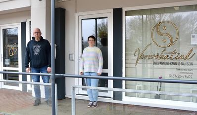 Sven Ihmels und Christine Assing sind nicht nur privat ein Paar. Sie arbeiten auch Tür an Tür und verhelfen zu körperlicher Entspannung und Freude an Körperkunst.