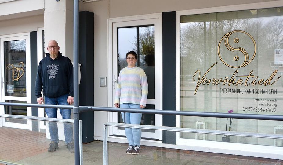 Sven Ihmels und Christine Assing sind nicht nur privat ein Paar. Sie arbeiten auch Tür an Tür und verhelfen zu körperlicher Entspannung und Freude an Körperkunst.