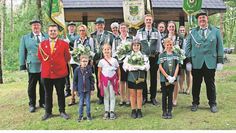 Die amtierende Königsfamilie um Königin Sylvia Kunert und König Ralf Wölpern lädt zum Schützenfest ein.