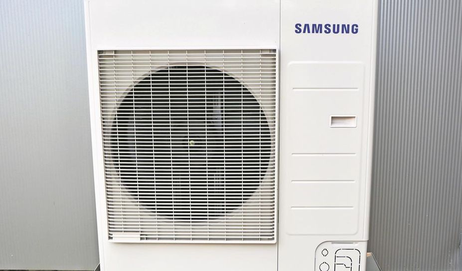 Die Samsung-Wärmepumpe für den neuen Hoops-Schulungsraum.