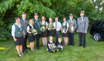 Die noch amtierende Königsfamilie in Oerel freut sich auf zwei tolle Tage mit viel Programm.