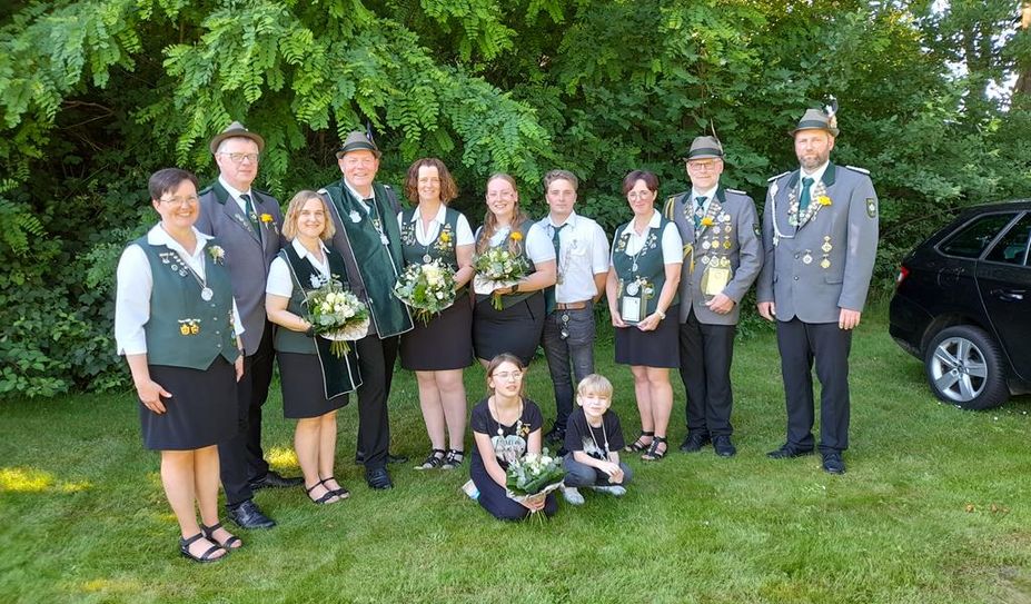 Die noch amtierende Königsfamilie in Oerel freut sich auf zwei tolle Tage mit viel Programm.