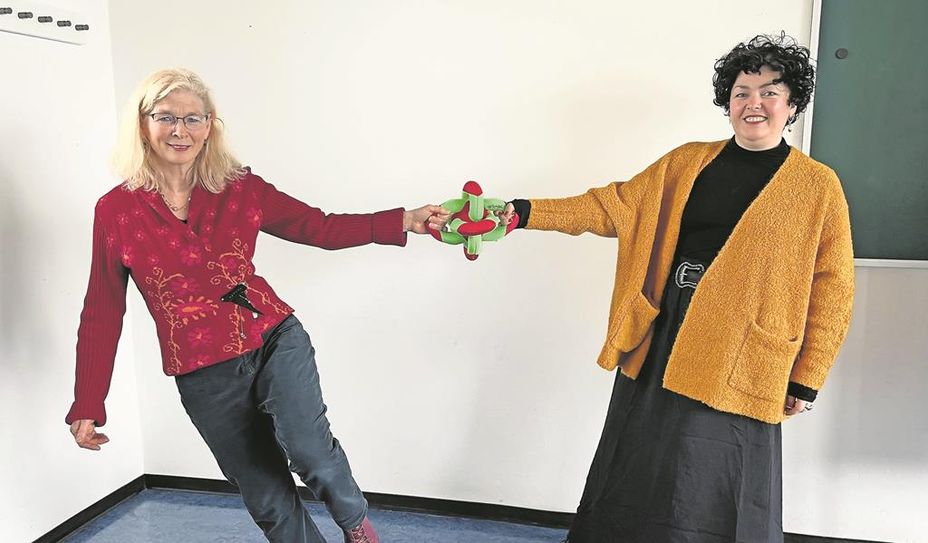 Gabriele Haar (links) und Natasha Zupkovis freuen sich auf neue und alt bekannte Kurse.