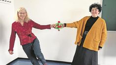 Gabriele Haar (links) und Natasha Zupkovis freuen sich auf neue und alt bekannte Kurse.