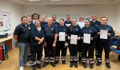 Bürokaufleute, Mechaniker:innen oder Schüler:innen helfen als Sanitäter:innen.