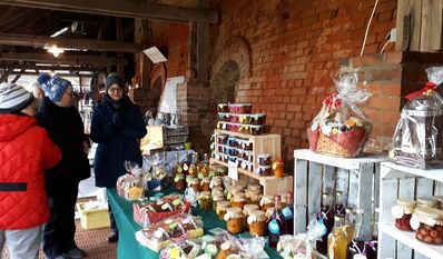 Viele Stände laden rund um die Historische Ziegelei zum Stöbern ein.