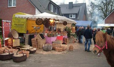 Rund um die Sauhütte in Hipstedt findet in diesem Jahr endlich wieder ein Weihnachtsmarkt statt.