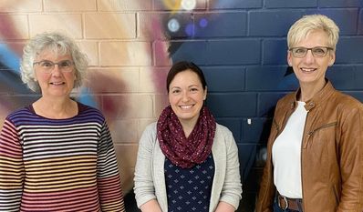 Die neue Leiterin Coralin Ziese (Mitte) gemeinsam mit Dr. Ulrike Baumheier (links) und Susanne Fedderwitz (rechts).