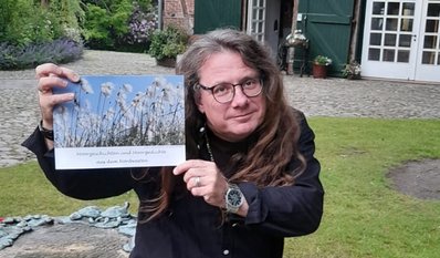 Thorsten Penz hat die Geschichte „Mitten im Universum“ geschrieben. Penz ist u.a. Musiker bei Ancient Curse.