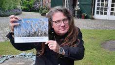 Thorsten Penz hat die Geschichte „Mitten im Universum“ geschrieben. Penz ist u.a. Musiker bei Ancient Curse.