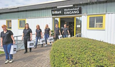 Das Werkverkaufs-Team von Brilliant bringt tolle Rabatte in die Tüte.