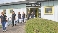 Das Werkverkaufs-Team von Brilliant bringt tolle Rabatte in die Tüte.