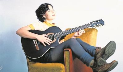 Ihren Wunsch, einmal selbst im Rampenlicht zu stehen, erfüllte sie sich mit Erfolg.