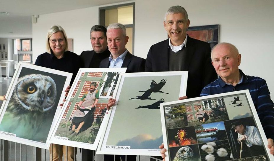 Die Initiatoren Anja Kalksi (Klosterholz e. V.) und Mandred Kück (Nabu), die Bürgermeister Gerd Brauns und Torsten Rohde mit dem Fotografen Rolf Metzing.