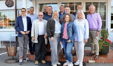 Zufriedene Genossenschaftler: Der neue Vorstand und Aufsichtsrat der LiLi Live eG.