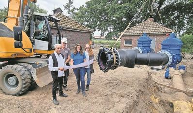 Die neue Druckrohrleitung mit 50 Zentimeter Durchmesser ersetzt die fast 80 Jahre alte Transportleitung aus Gusseisen, die vom Klärwerk Lintel bis nach Ritterhude verläuft. Foto: eb