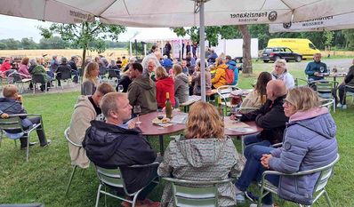 Beim zweiten Weinfest auf der Museumsanlage gibt es ein vielfältiges Angebot an Weiß- und Rotweinen - und natürlich auch leckere alkoholfreie Getränke.